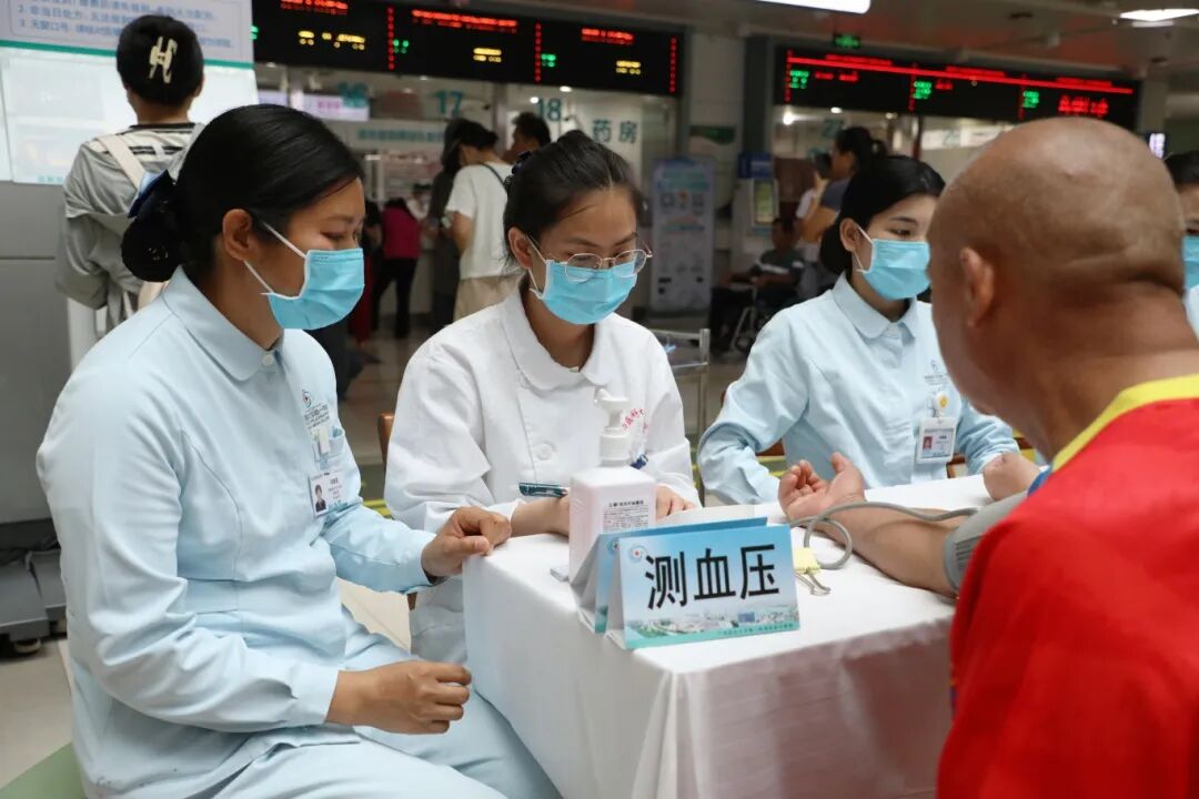 守护甲状腺,提高生命力 | 广西医科大一附院开展第 18 届「国际甲状腺知识宣传周」义诊