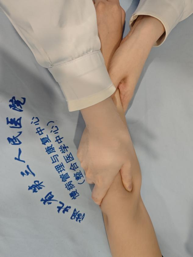 中山医声 | 手指伸屈卡顿、有弹响？了解「妈妈手」的日常防护与康复