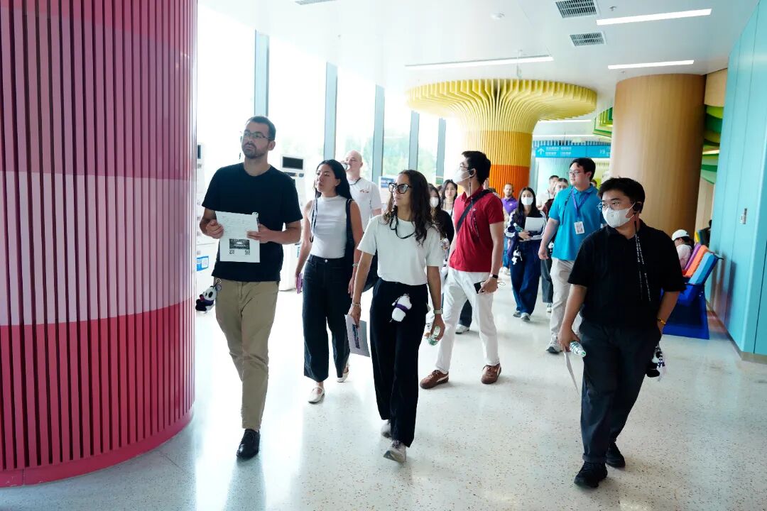 undefined 清华大学国际班师生走进陆道培医院,探访中国专科医疗创新实践