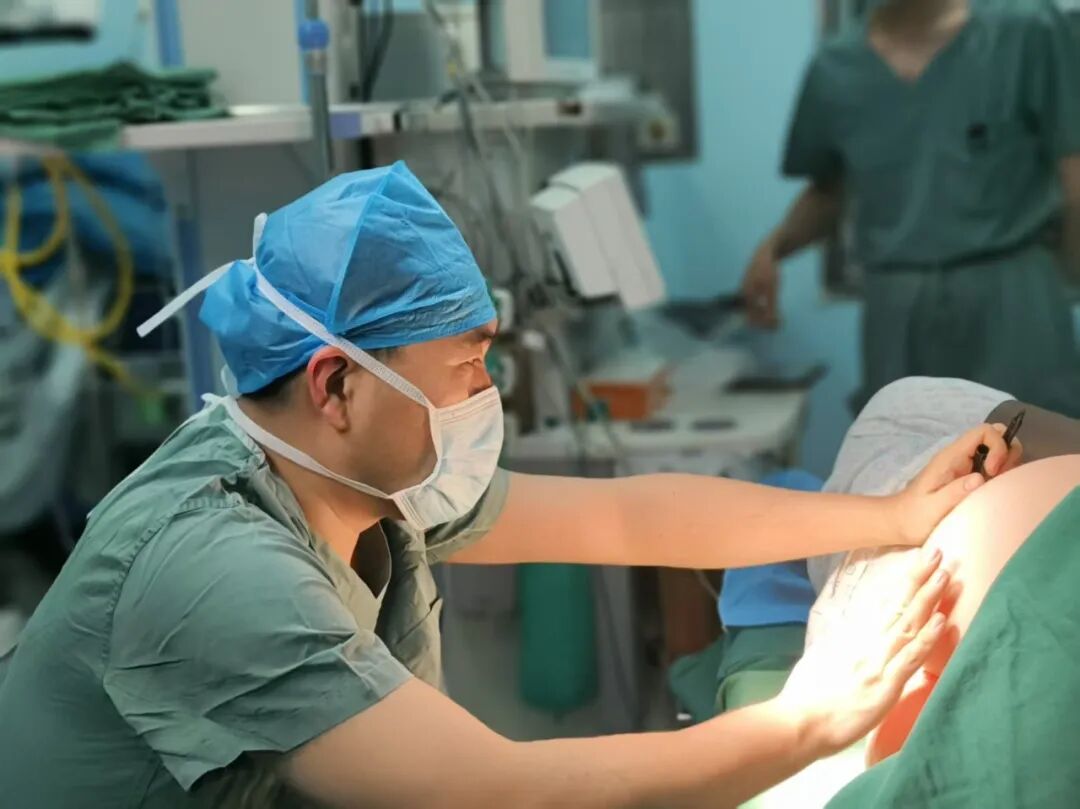 「我问了 ChatGPT,它让我去中国」——一位加拿大患者的真实故事