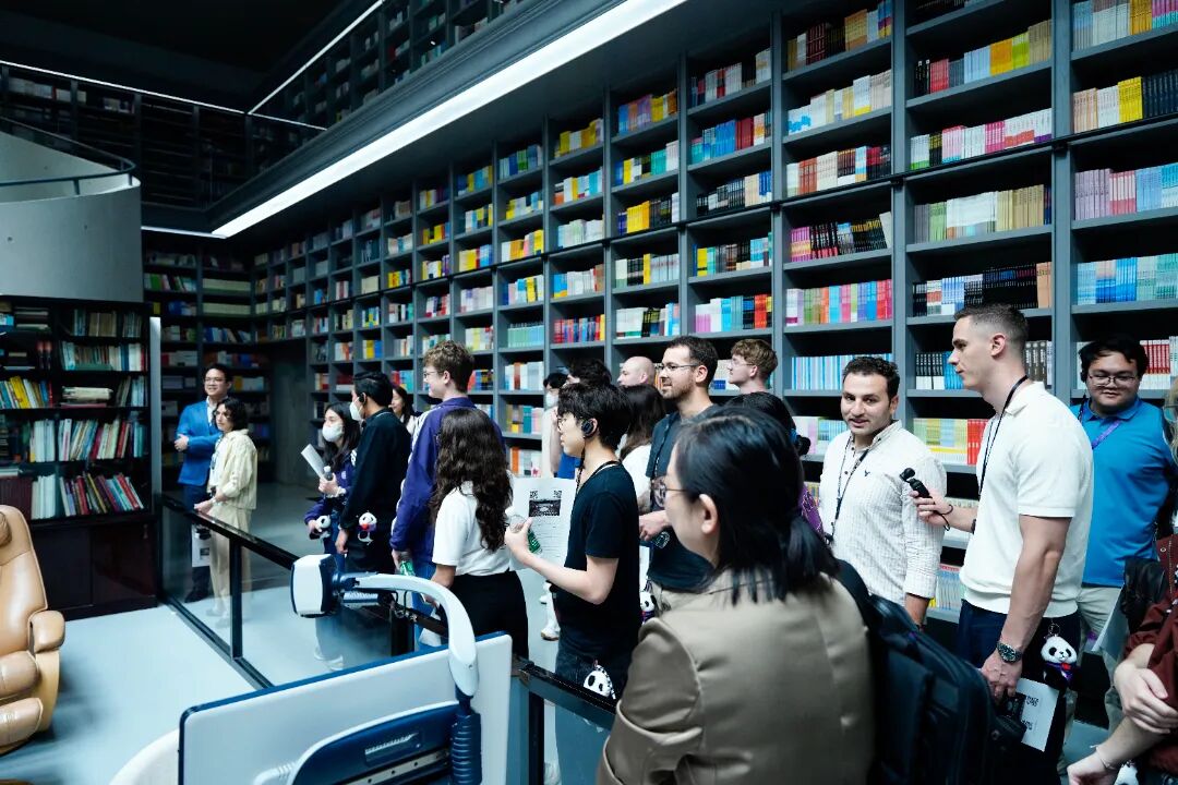 undefined 清华大学国际班师生走进陆道培医院,探访中国专科医疗创新实践
