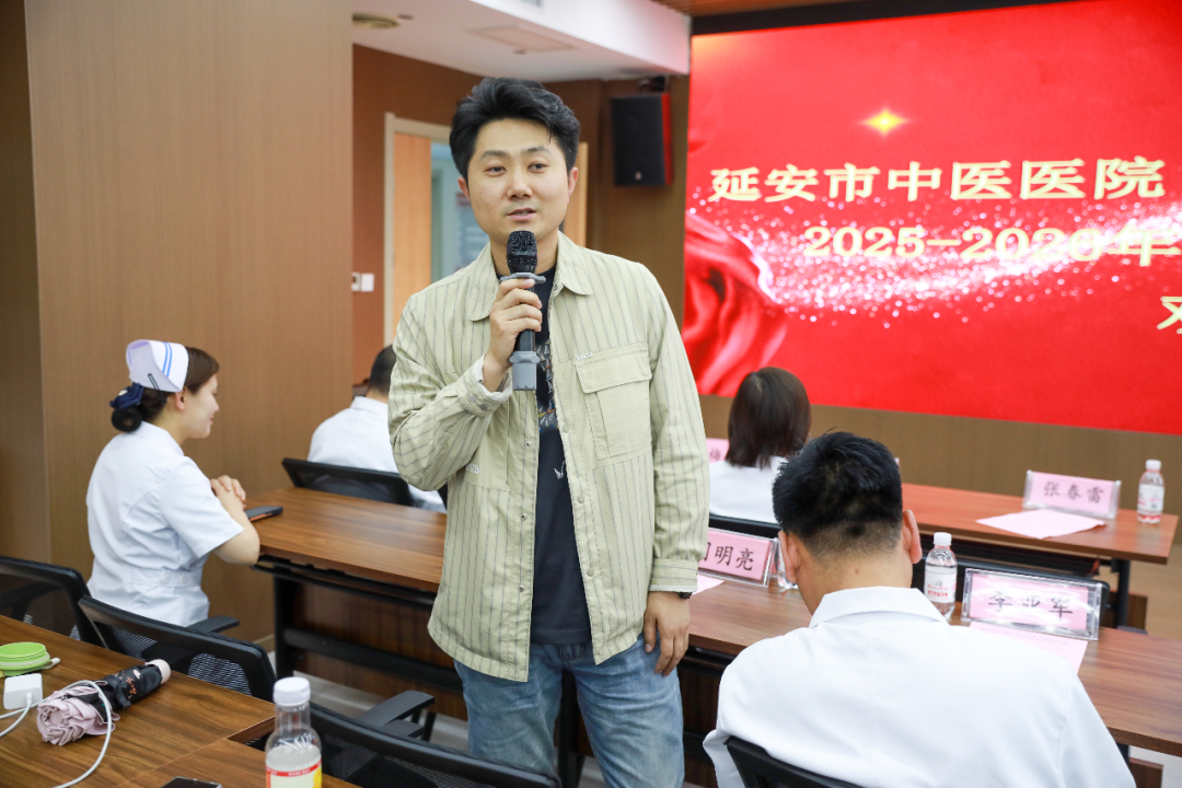 【逐梦医路 不负韶华】我院圆满举行 2025-2026 年度实习生座谈会暨欢送会