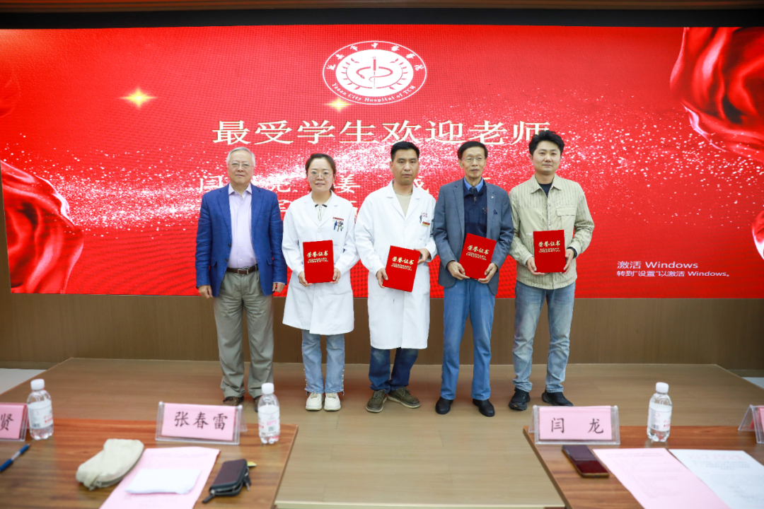【逐梦医路 不负韶华】我院圆满举行 2025-2026 年度实习生座谈会暨欢送会