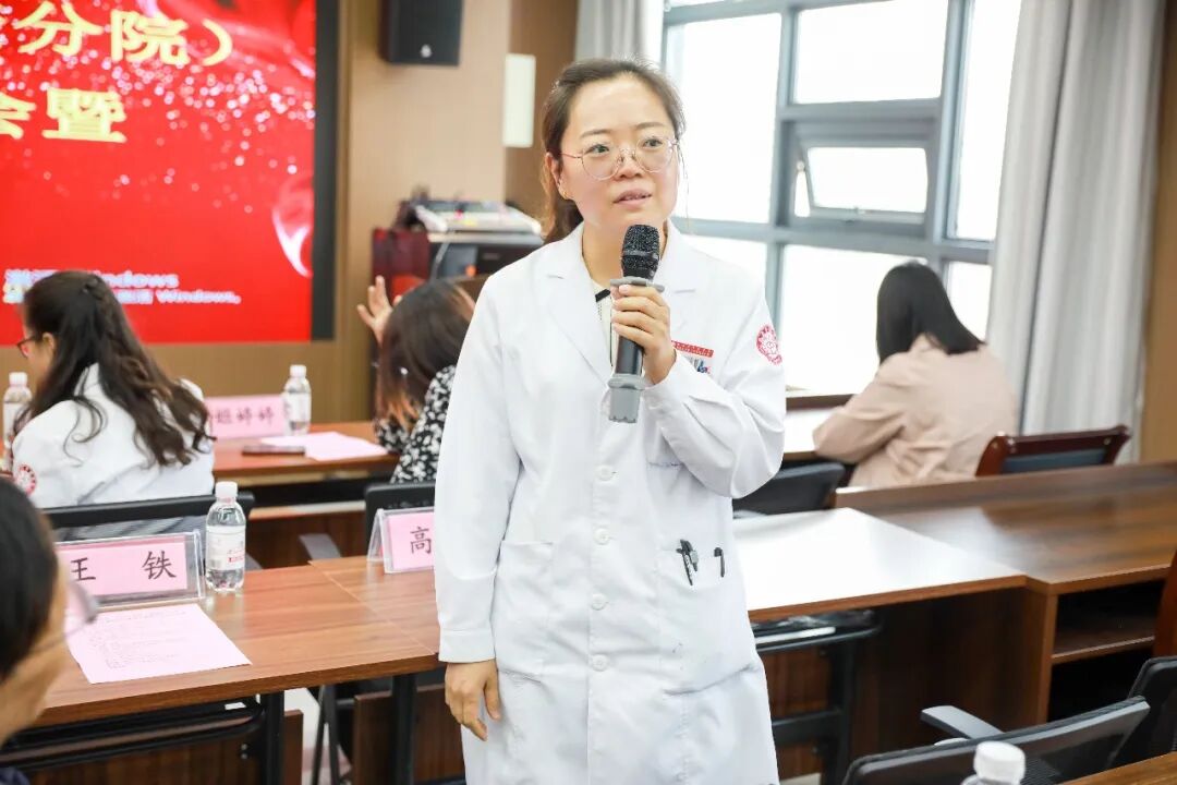 【逐梦医路 不负韶华】我院圆满举行 2025-2026 年度实习生座谈会暨欢送会