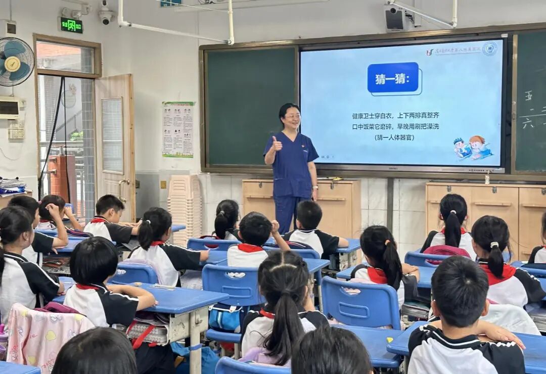 undefined 护童心,伴成长!南科大八院口腔医学中心走进伦教小学开展公益筛查