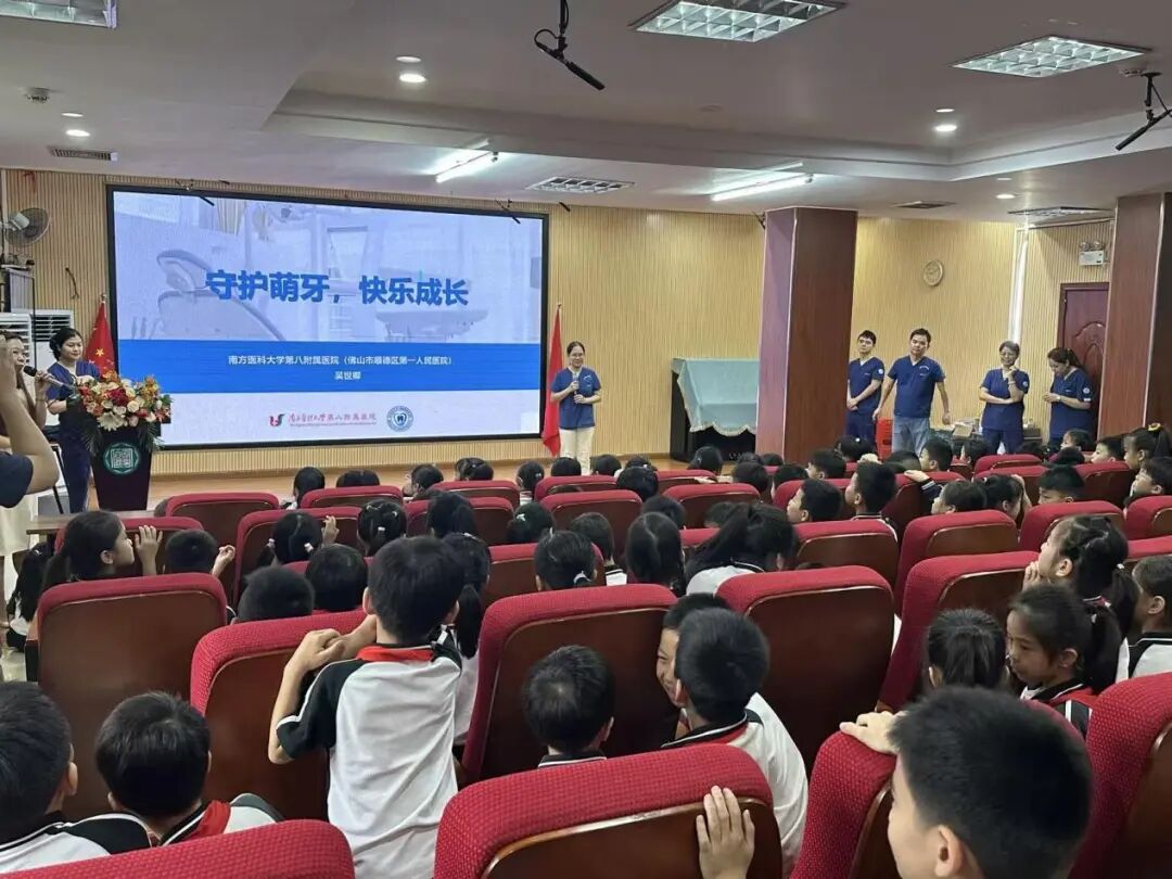 undefined 护童心,伴成长!南科大八院口腔医学中心走进伦教小学开展公益筛查