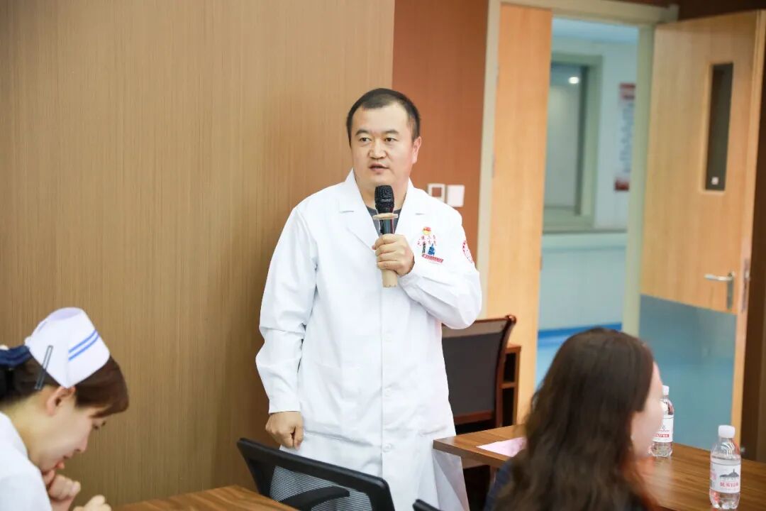【逐梦医路 不负韶华】我院圆满举行 2025-2026 年度实习生座谈会暨欢送会