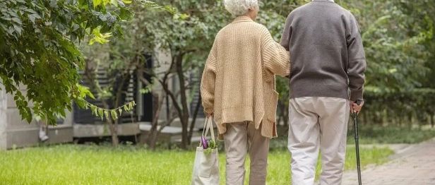别让 「老来瘦」 偷走骨骼健康｜武汉中西医结合骨科医院提醒：存肌肉，就是防骨折！