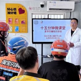 立足岗位办实事 真情服务暖民心——淮安市一院重症医学科党支部开展志愿服务实践活动