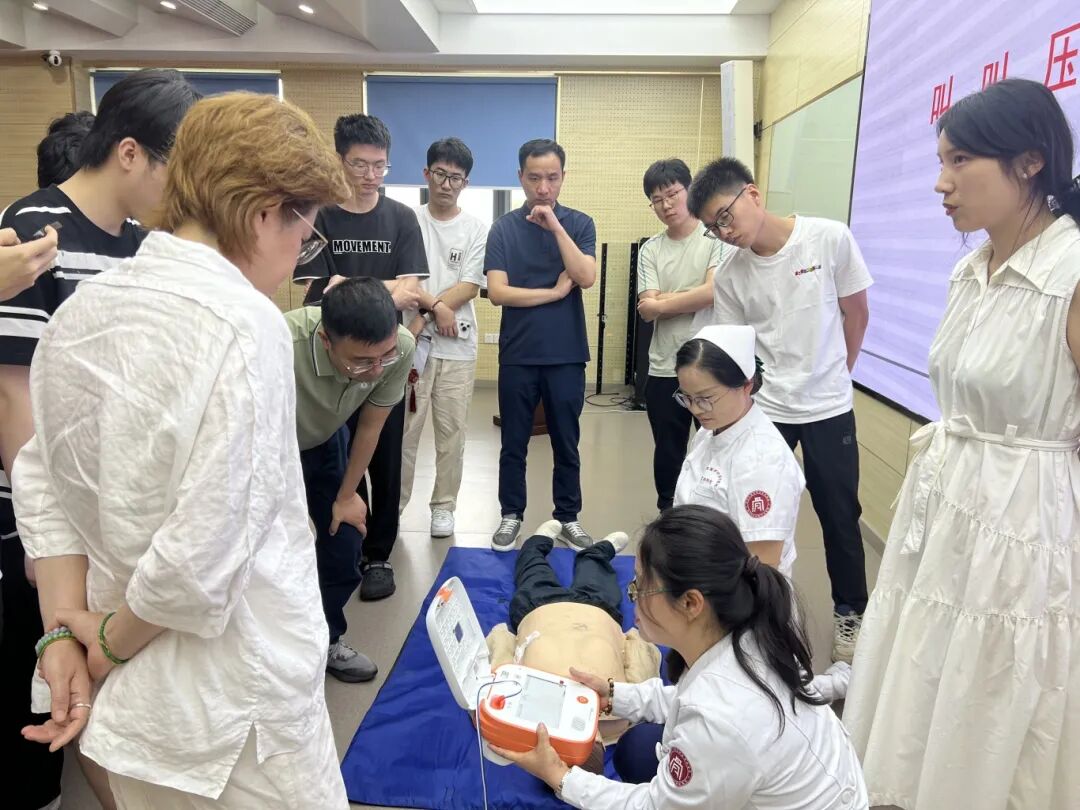 健康科普进校园丨运动损伤巧应对，急救技能护安全 —— 我院走进华中师范大学开展专题科普活动