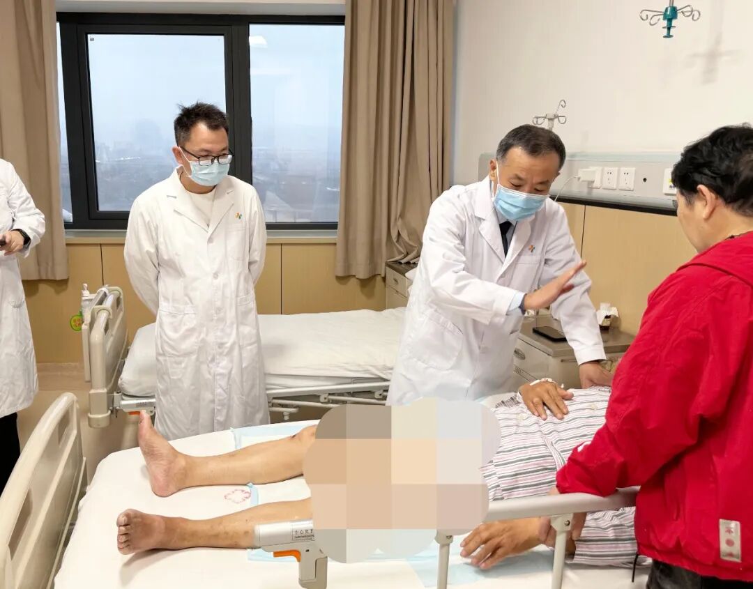 【名医工作室】援疆名医庄百溪:支撑起生命的血色