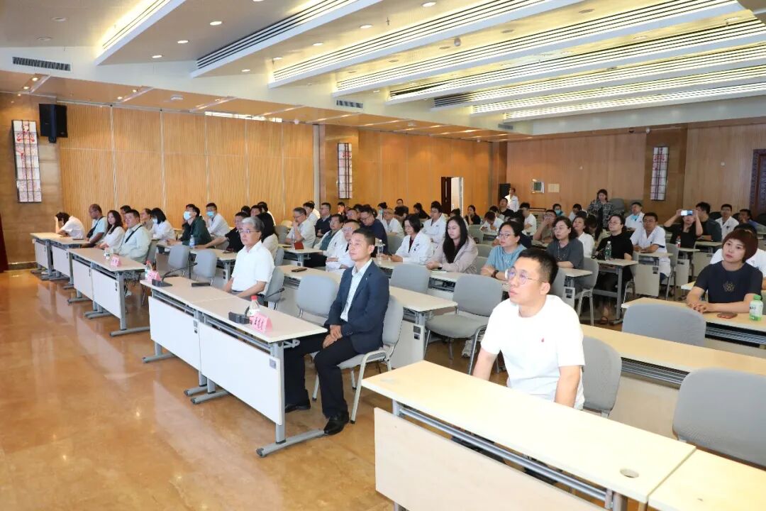携手天肿 医暖鹿城 | 天津市肿瘤医院叶兆祥主任莅临包头市肿瘤医院开展学术授课与公益诊疗活动