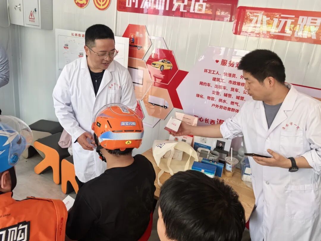 立足岗位办实事 真情服务暖民心——淮安市一院重症医学科党支部开展志愿服务实践活动