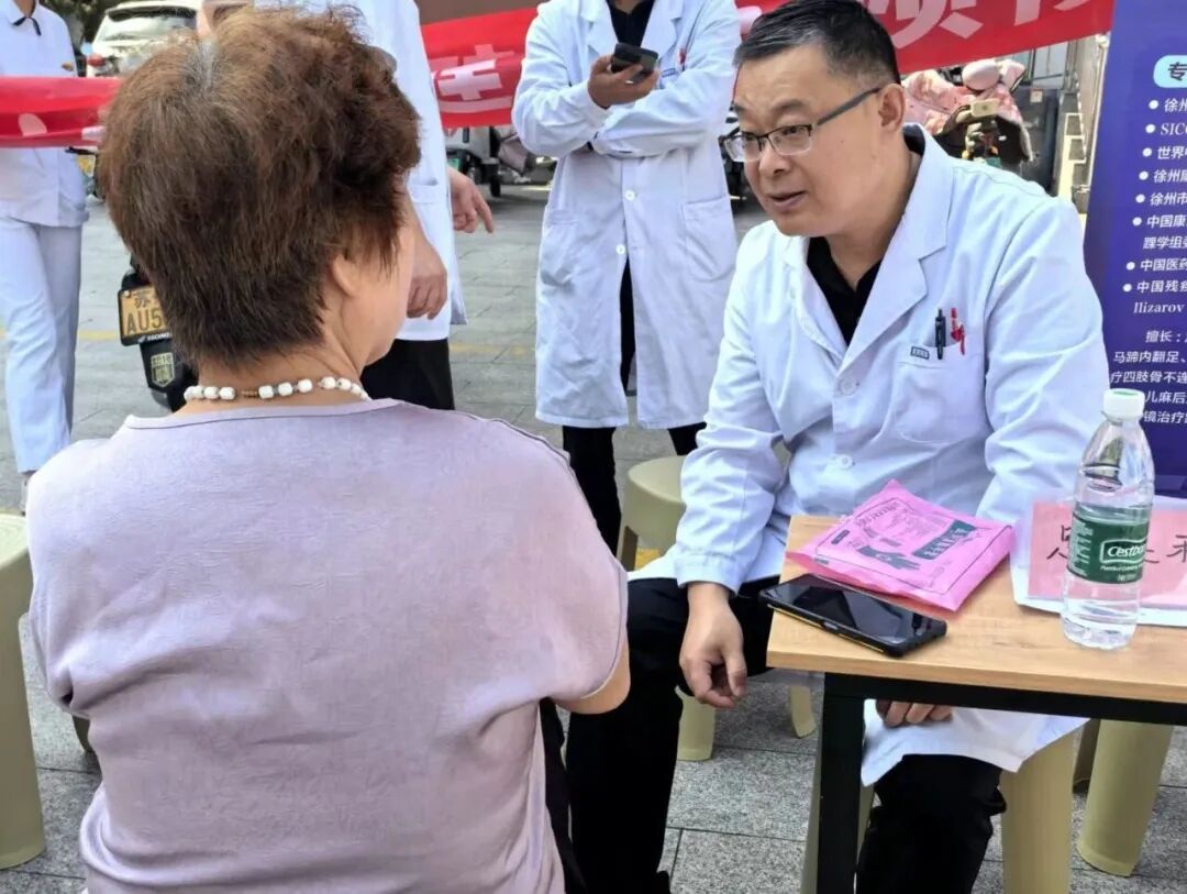 世界爱足日｜千里之行始于足下，暖心义诊守护居民足踝健康