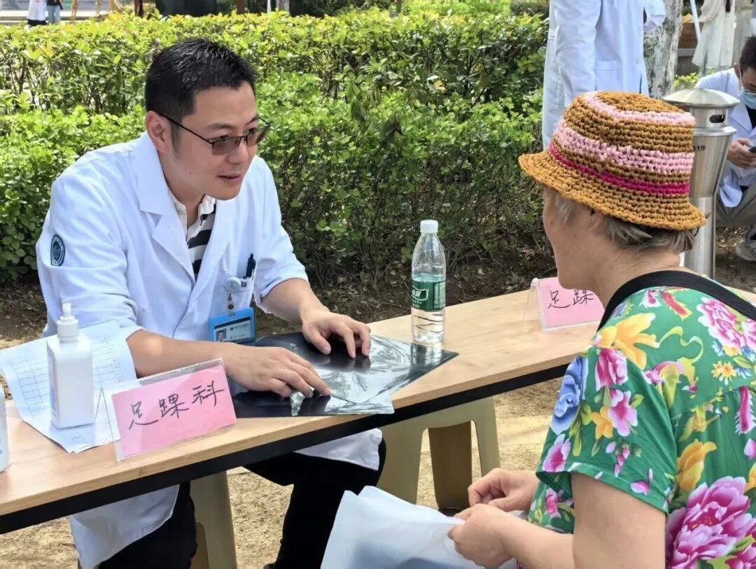 世界爱足日｜千里之行始于足下，暖心义诊守护居民足踝健康