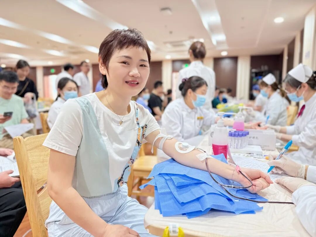 热血践初心 大爱护生命——句容市人民医院 109 名医务人员献血 35800 毫升