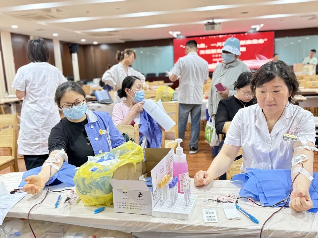 热血践初心 大爱护生命——句容市人民医院 109 名医务人员献血 35800 毫升