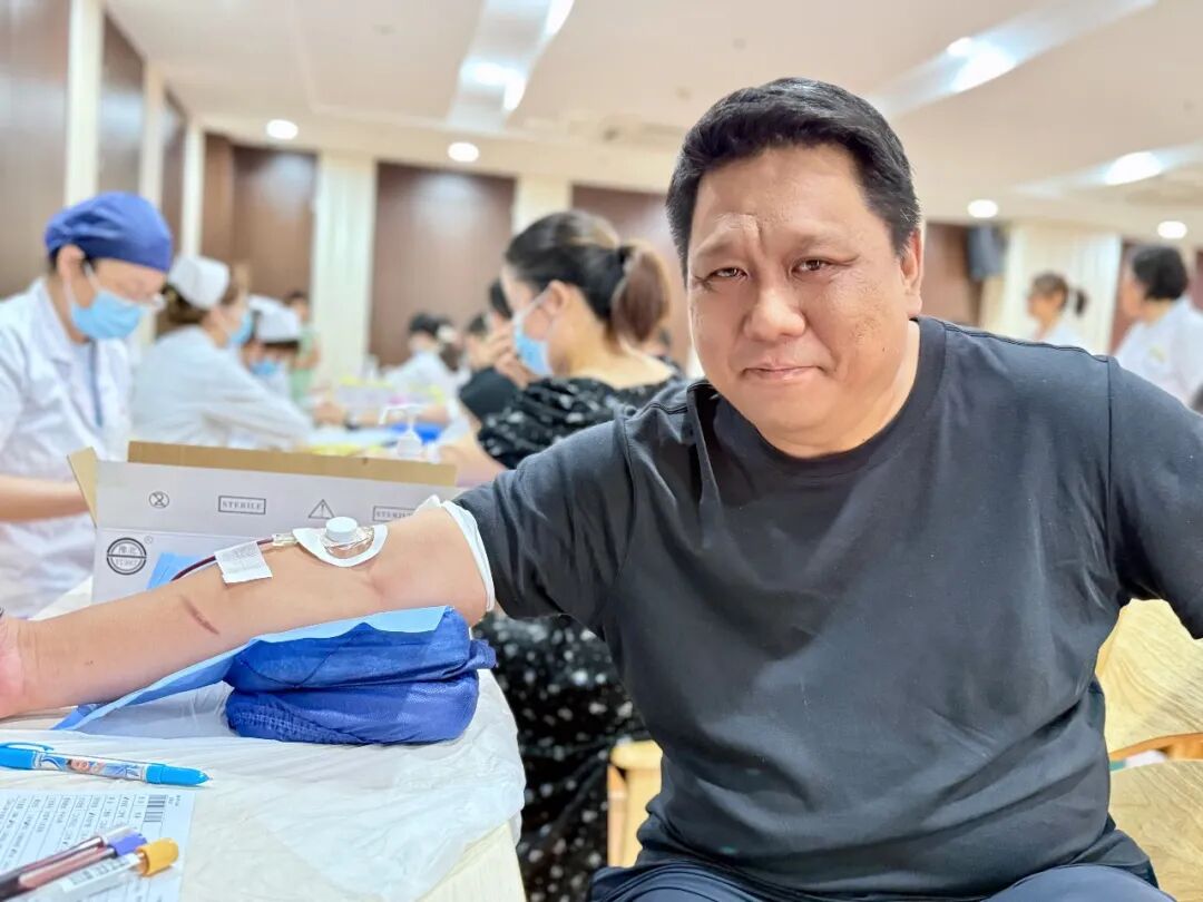 热血践初心 大爱护生命——句容市人民医院 109 名医务人员献血 35800 毫升