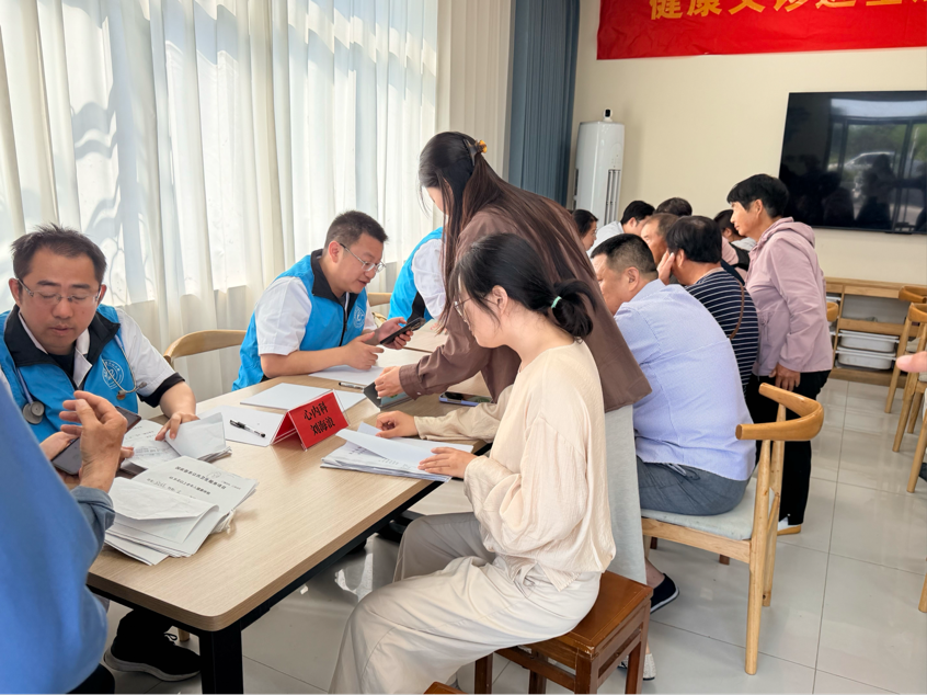 健康义诊进基层 暖心服务惠民生——淮安市一院团委赴涟水保滩开展义诊暨贫困户走访慰问活动