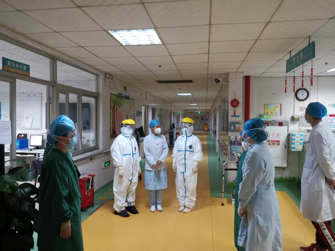 【匠心守护·平凡之光⑪】呼吸为盟十八载:黄英华把每一次"喘不上气"都当生死命令