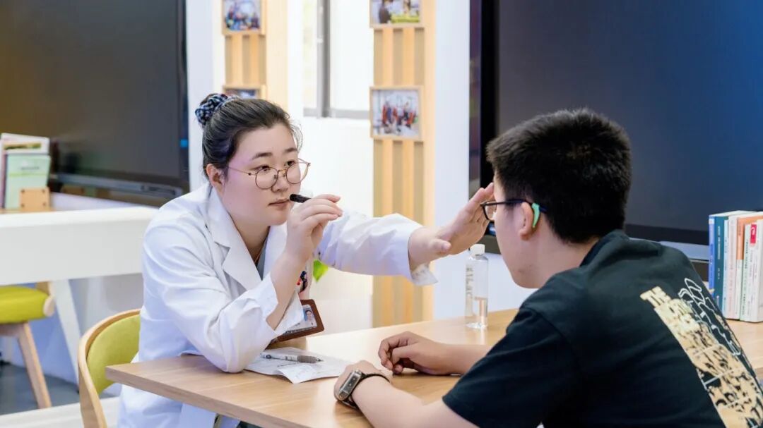 一份特殊的「六一」礼物—— 九龙医院医护团队走进园区仁爱学校