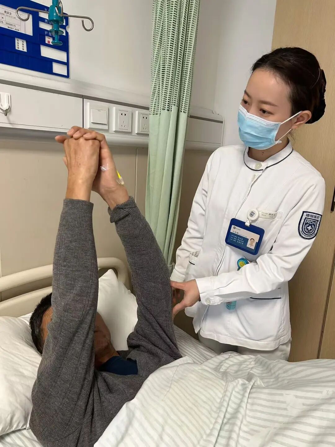 每周一星⑥丨精术破危局，温情暖病房——郑兴玉