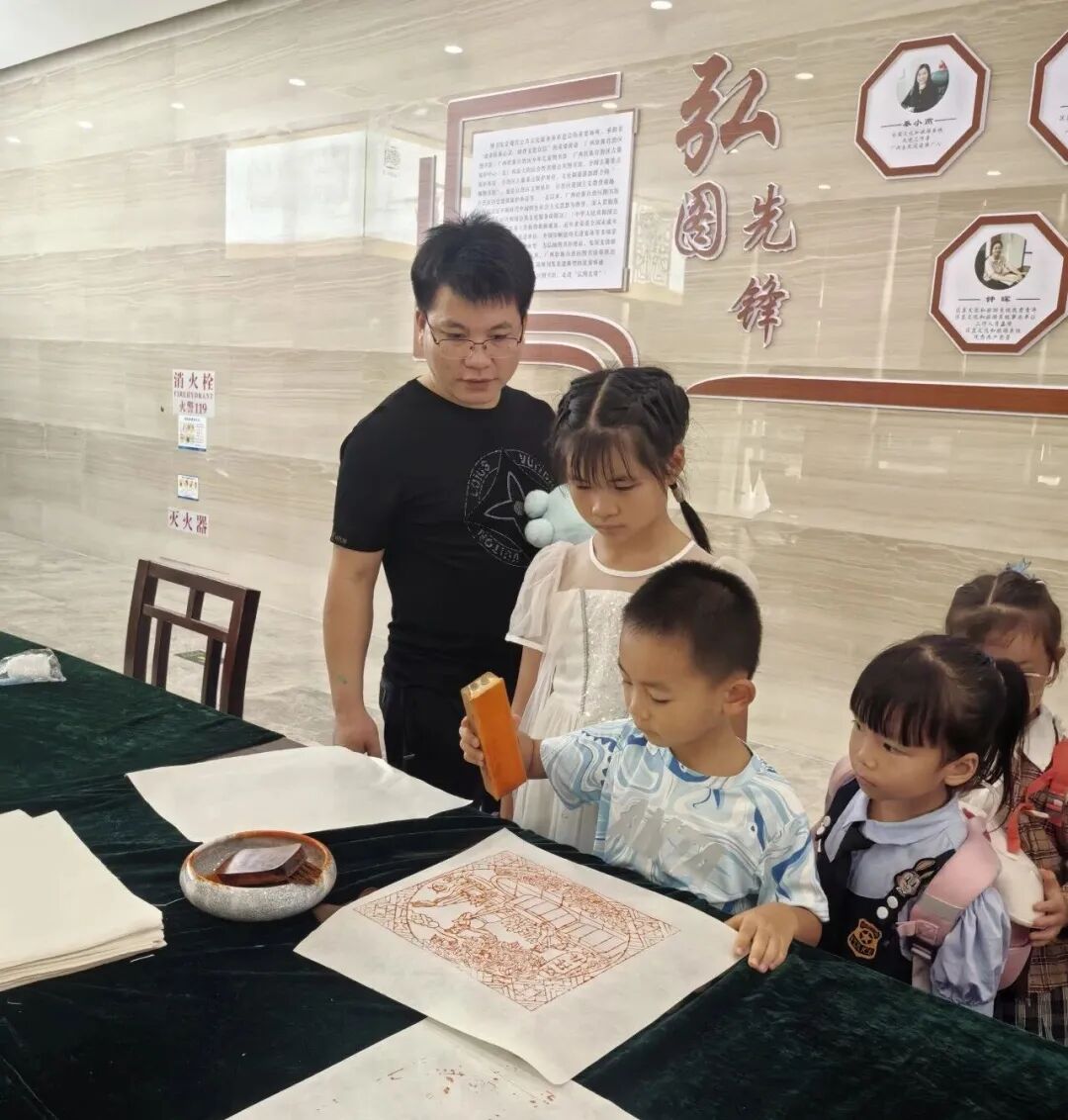 传承八桂文脉 邂逅世界书香|广西医科大一附院「六一」国际儿童节亲子研学活动在自治区图书馆精彩上演