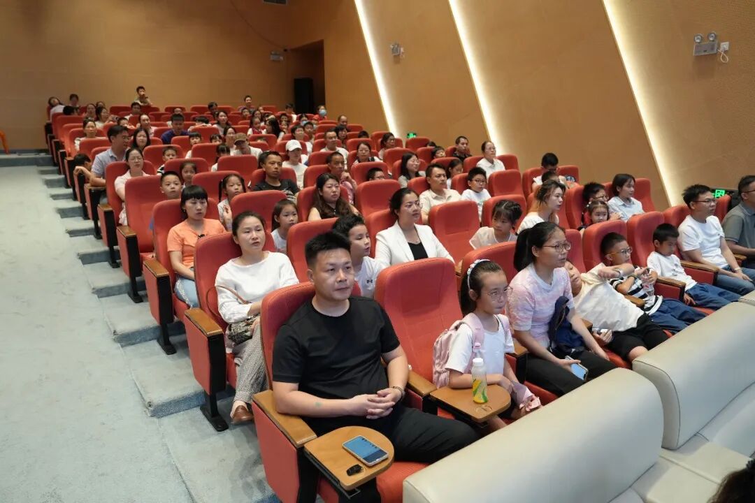 传承八桂文脉 邂逅世界书香|广西医科大一附院「六一」国际儿童节亲子研学活动在自治区图书馆精彩上演