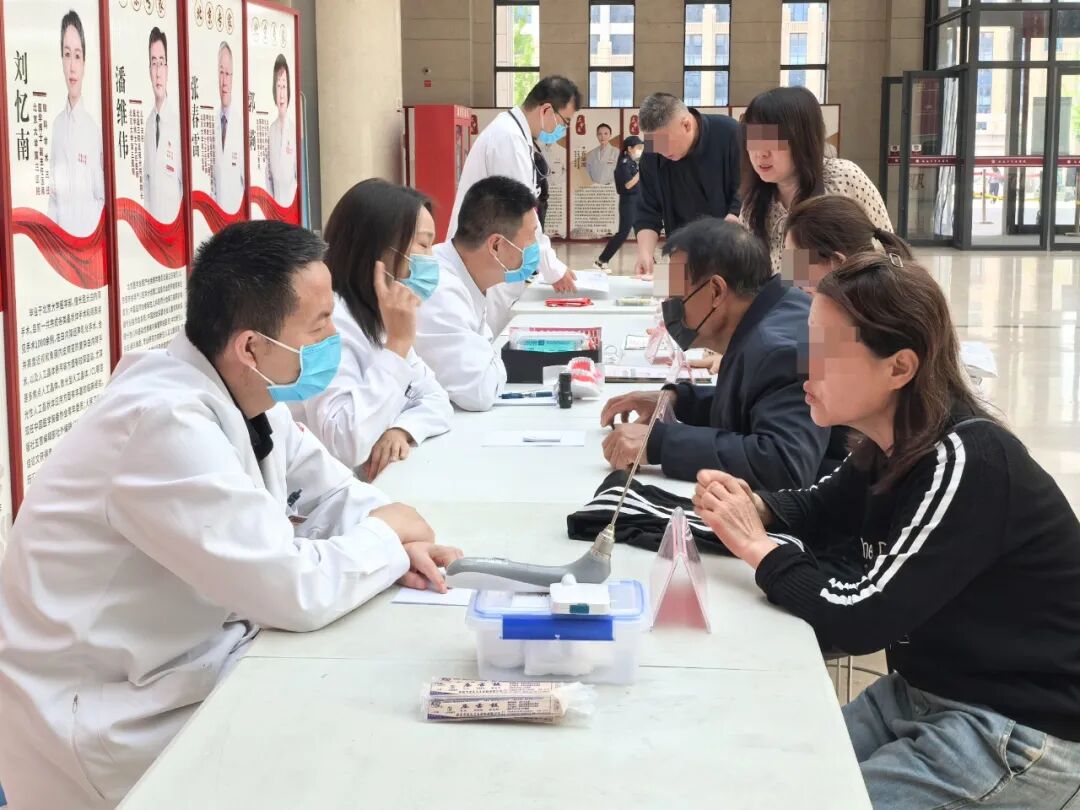 现场趣味涂色、专家暖心问诊——这场六一义诊太有爱了