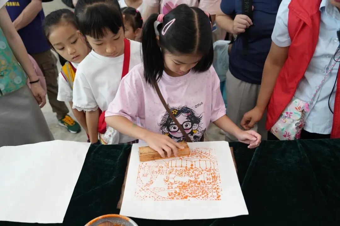 传承八桂文脉 邂逅世界书香|广西医科大一附院「六一」国际儿童节亲子研学活动在自治区图书馆精彩上演