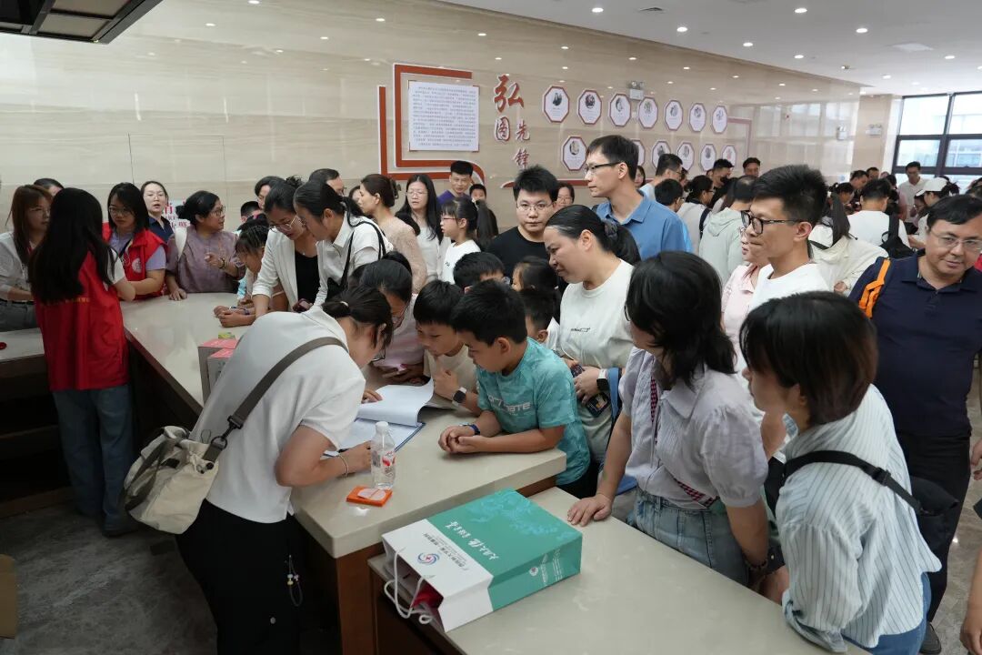 传承八桂文脉 邂逅世界书香|广西医科大一附院「六一」国际儿童节亲子研学活动在自治区图书馆精彩上演