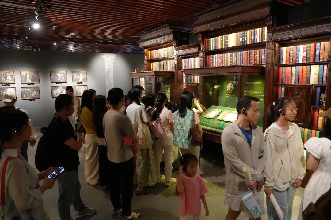 传承八桂文脉 邂逅世界书香|广西医科大一附院「六一」国际儿童节亲子研学活动在自治区图书馆精彩上演
