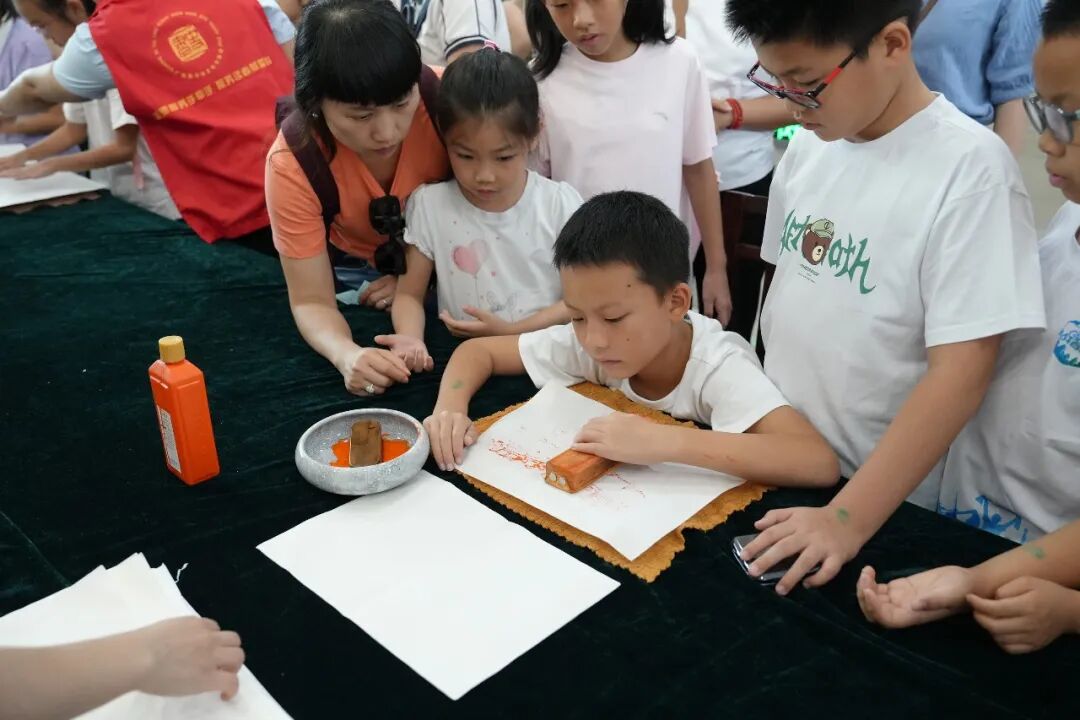 传承八桂文脉 邂逅世界书香|广西医科大一附院「六一」国际儿童节亲子研学活动在自治区图书馆精彩上演
