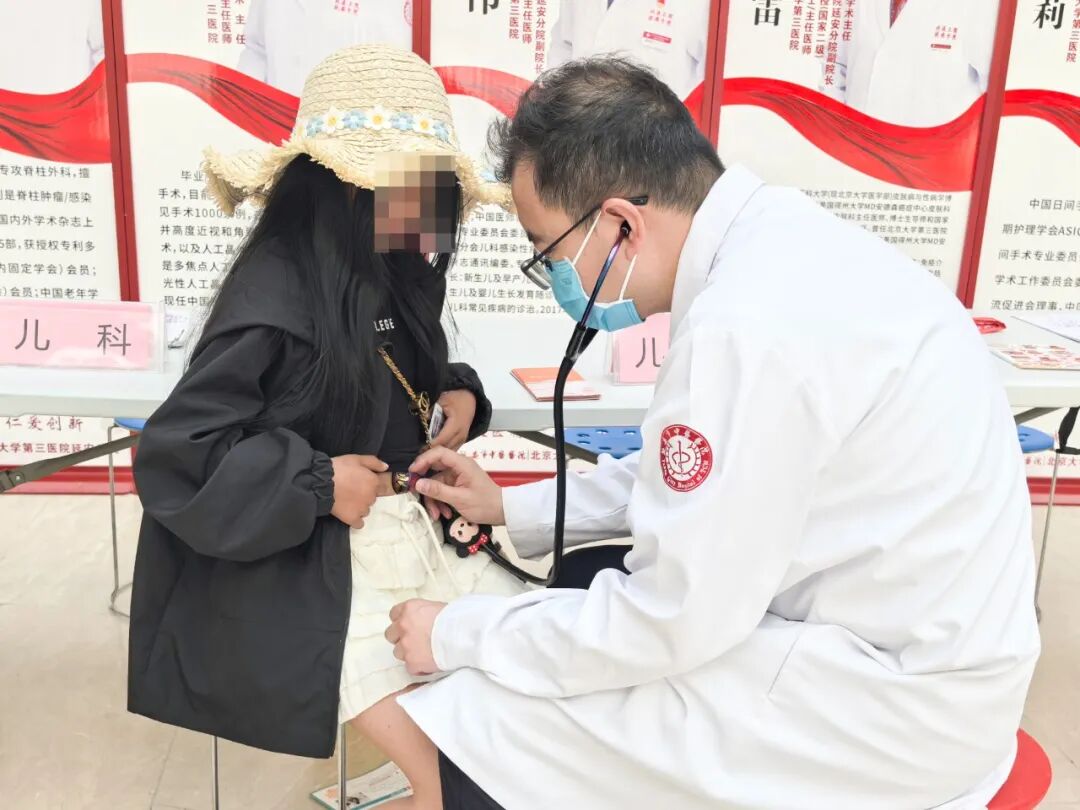 现场趣味涂色、专家暖心问诊——这场六一义诊太有爱了