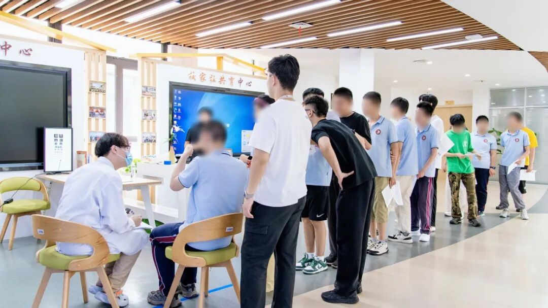 一份特殊的「六一」礼物—— 九龙医院医护团队走进园区仁爱学校