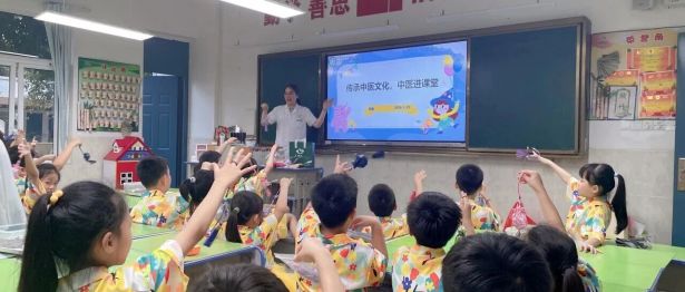 童趣迎六一 国粹润童心 ——广西科大二附院中医科走进校园开展中医科普公益课堂活动