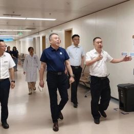 【医院动态】大咖领航精准赋能，中华医学会急诊医学分会主委吕传柱教授来院指导