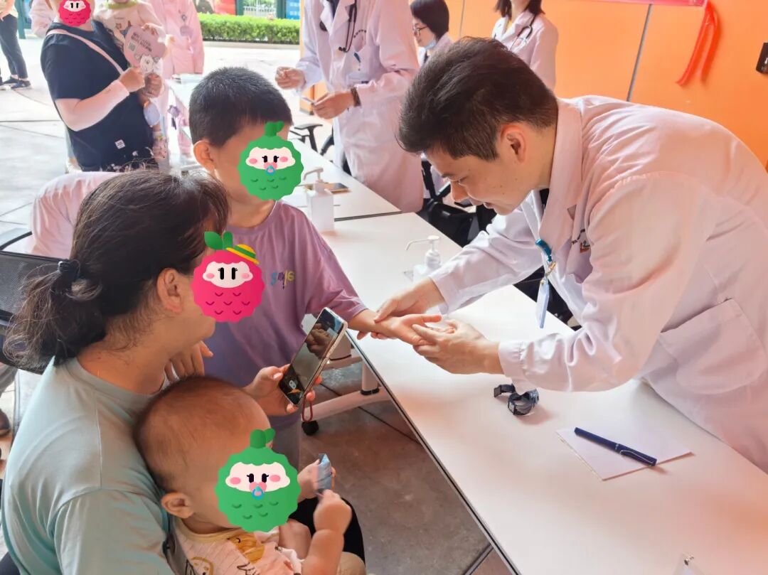「庆六一,佑儿康」中西医联合义诊温暖启幕