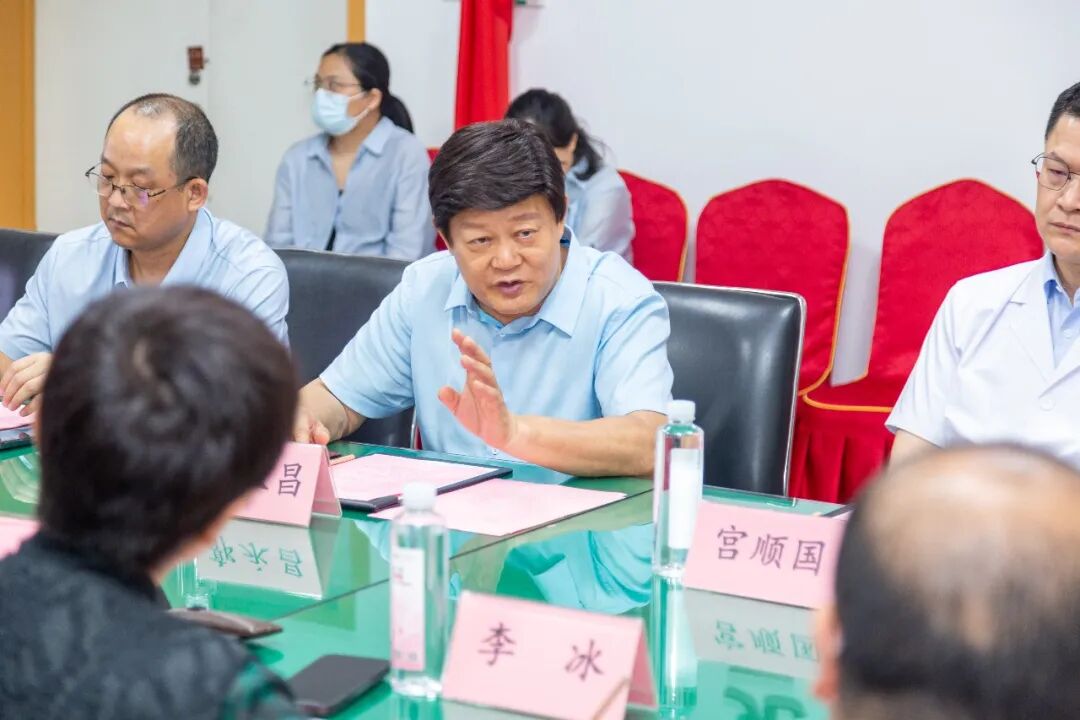 「数据赋能骨伤专科·医数融合创新发展」——中国股骨头坏死数据库(河南分中心)科研合作座谈会在我院顺利举行