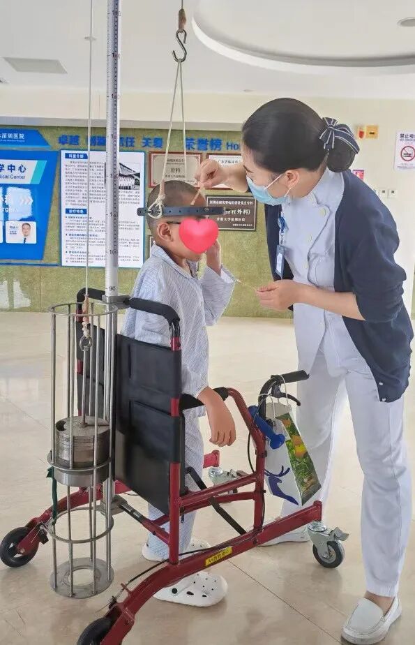中国护士做 Shopping teacher,换来 15 岁印尼少年的第一句中文