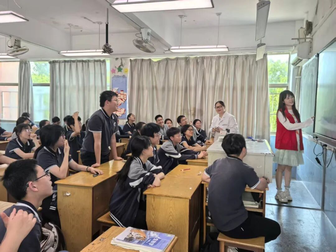 世界无烟日 | 呼吸内科走进校园开展控烟健康讲座