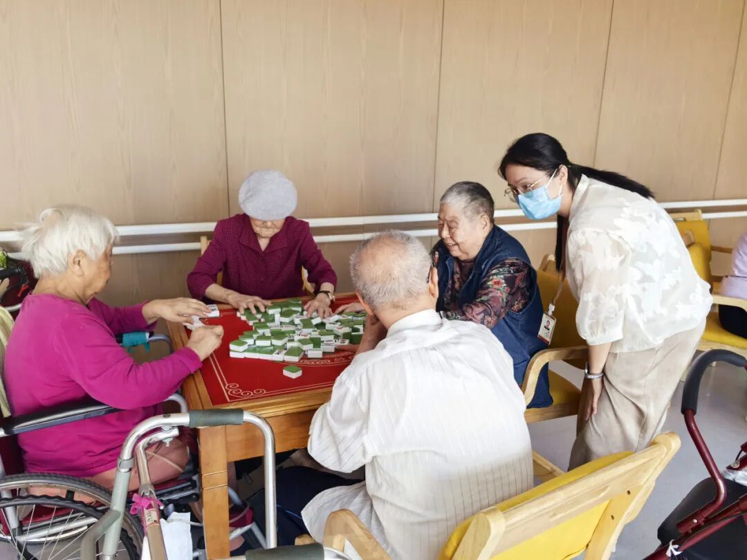 从办公室到养护院：一份写在陪伴里的「新院礼物」