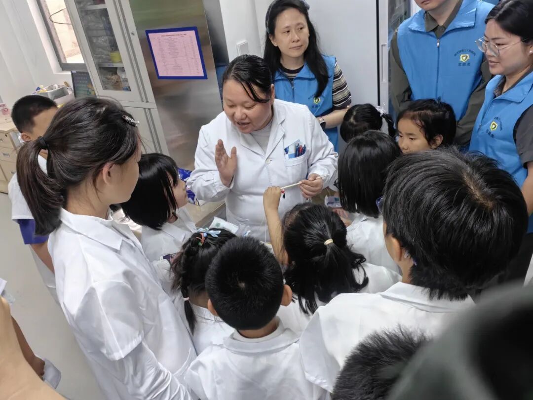 探秘药房奇妙之旅，童心守护健康不打烊，小小药师上线！沉浸式解锁用药安全小知识