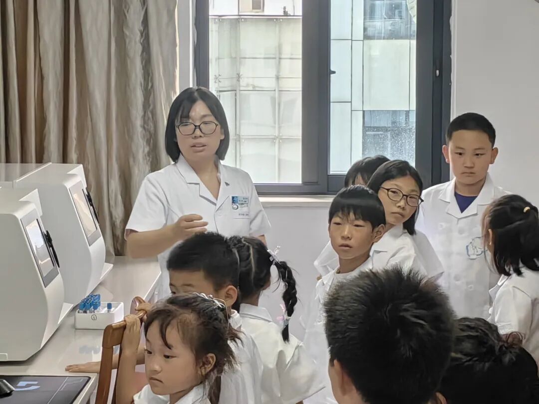 探秘药房奇妙之旅，童心守护健康不打烊，小小药师上线！沉浸式解锁用药安全小知识