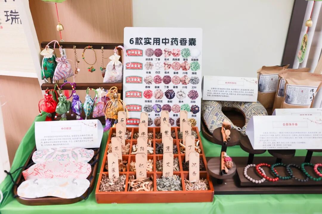 焕新启航 护佑安康——我院仙葫院区肿瘤科门诊升级改造揭牌仪式暨公益义诊活动圆满举行