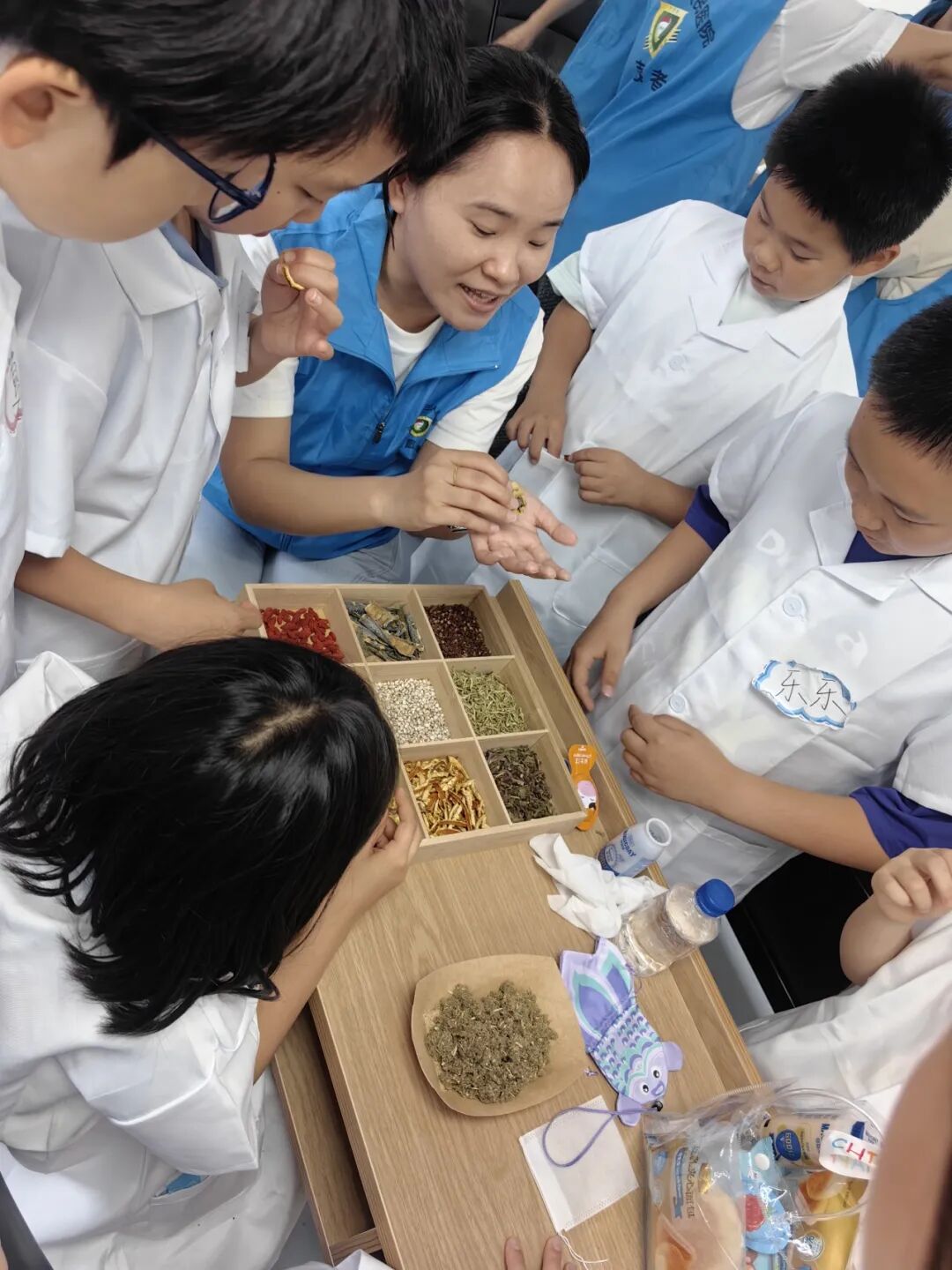 探秘药房奇妙之旅，童心守护健康不打烊，小小药师上线！沉浸式解锁用药安全小知识