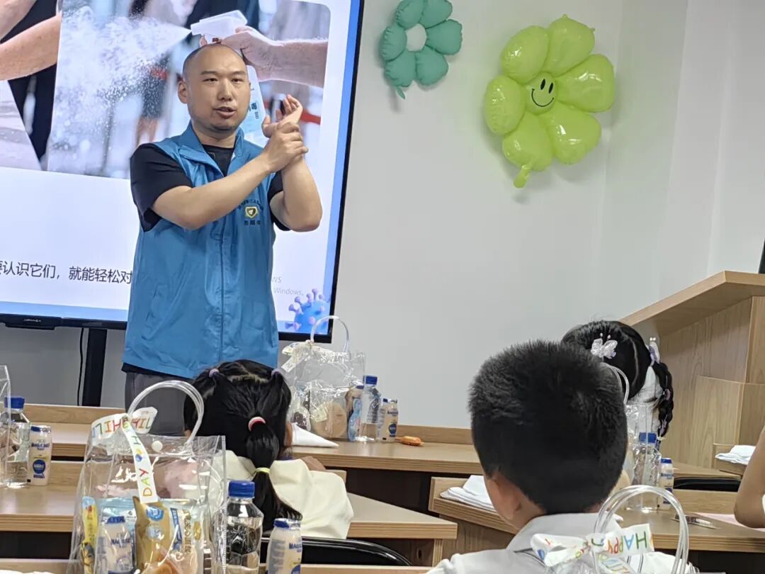 探秘药房奇妙之旅，童心守护健康不打烊，小小药师上线！沉浸式解锁用药安全小知识