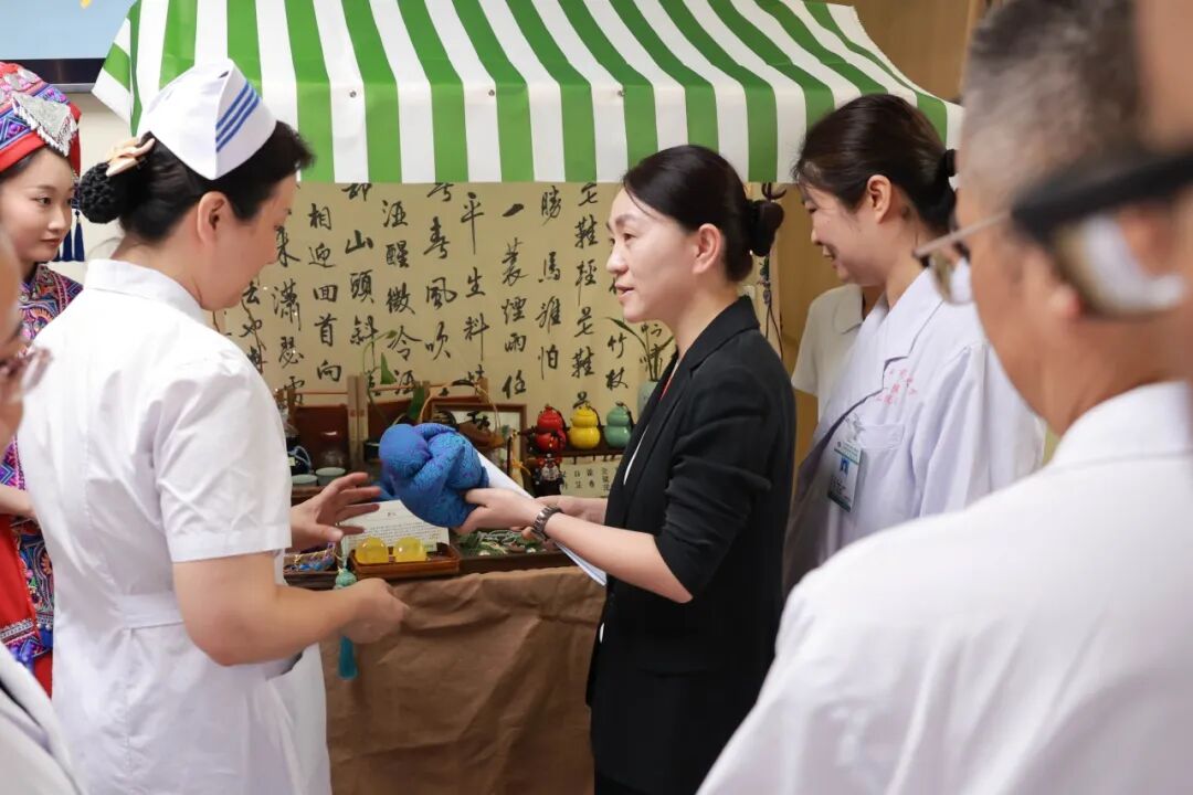 焕新启航 护佑安康——我院仙葫院区肿瘤科门诊升级改造揭牌仪式暨公益义诊活动圆满举行