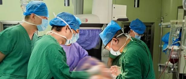 【协作组硬核救援】失血性休克、生命垂危！极限抢救股动脉破裂患者