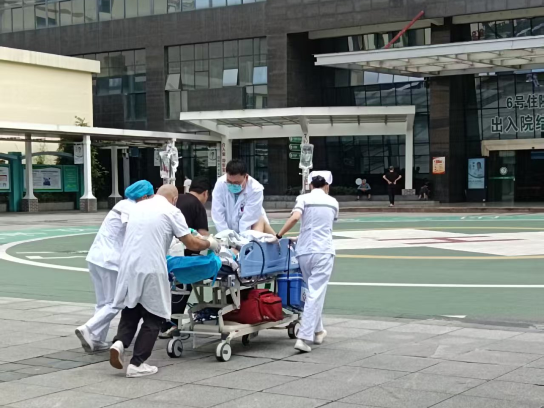 【协作组硬核救援】失血性休克、生命垂危!极限抢救股动脉破裂患者
